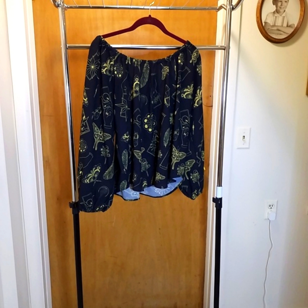 EUC XL Swan(?) top
